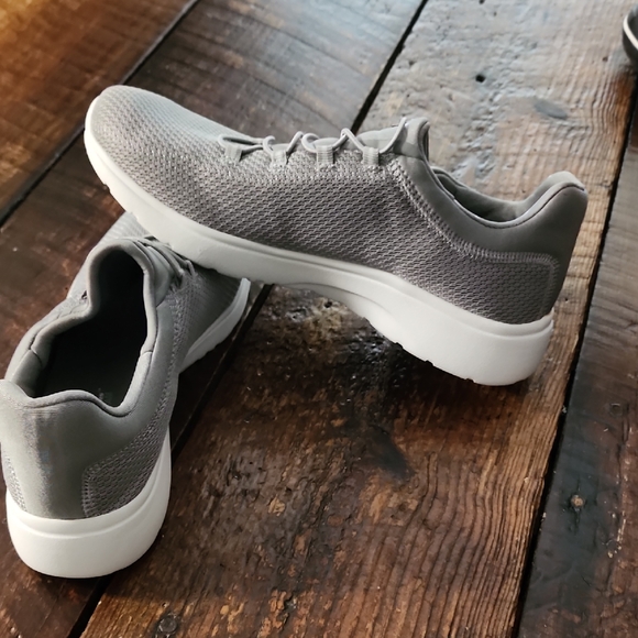 Skechers Gray Women's Athletic Shoes - Picture 1 of 3